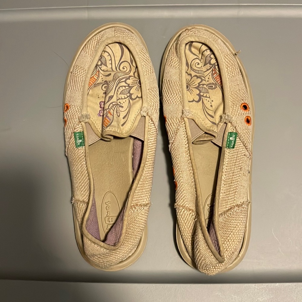 Sanuk shoes